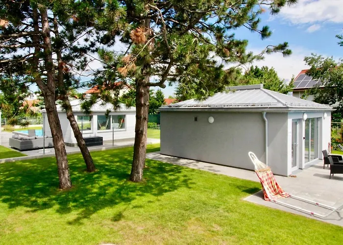 Modern Balcony With Pool Close To In "donaustadt" Апартаменти