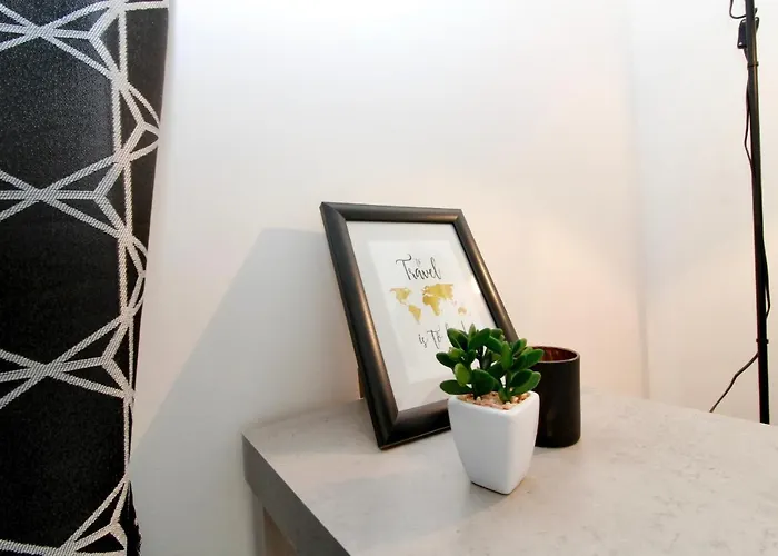 Modern Balcony With Pool Close To In "donaustadt" Апартаменти