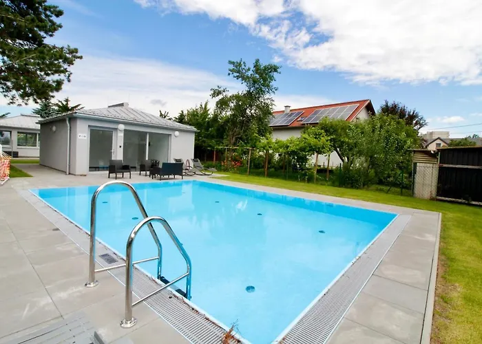 Modern Balcony With Pool Close To In "donaustadt" Відень