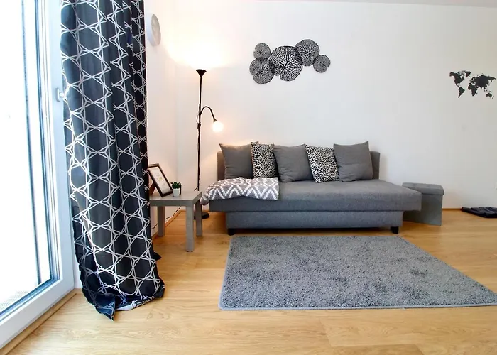 Modern Balcony With Pool Close To In "donaustadt" Апартаменти *