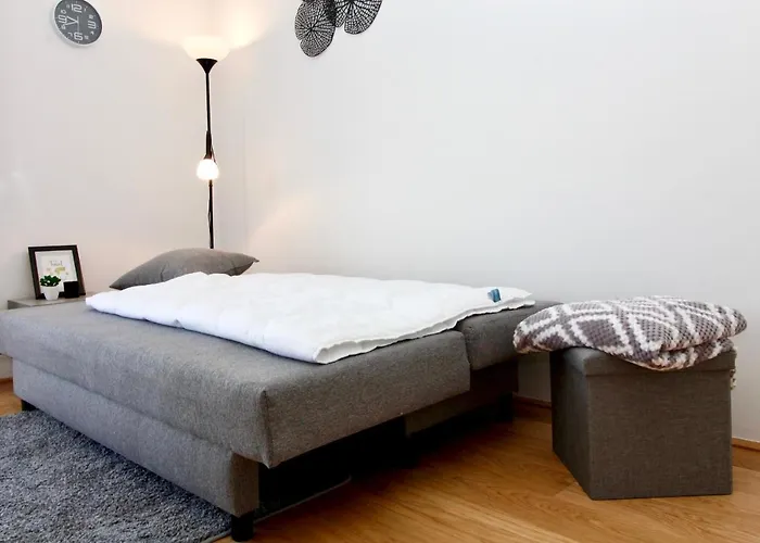 Modern Balcony With Pool Close To In "donaustadt" Апартаменти